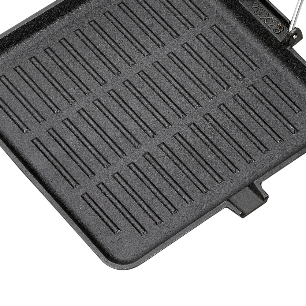 Close-up of the raised ribs and the small tab on the grill pan